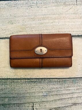 FOSSIL Vintage Maddox Marlow Leather Flap Clutch Wallet Chestnut Brown. Flaw